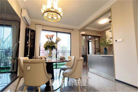 北城小区三楼90平三室精装带储藏室61万可按揭